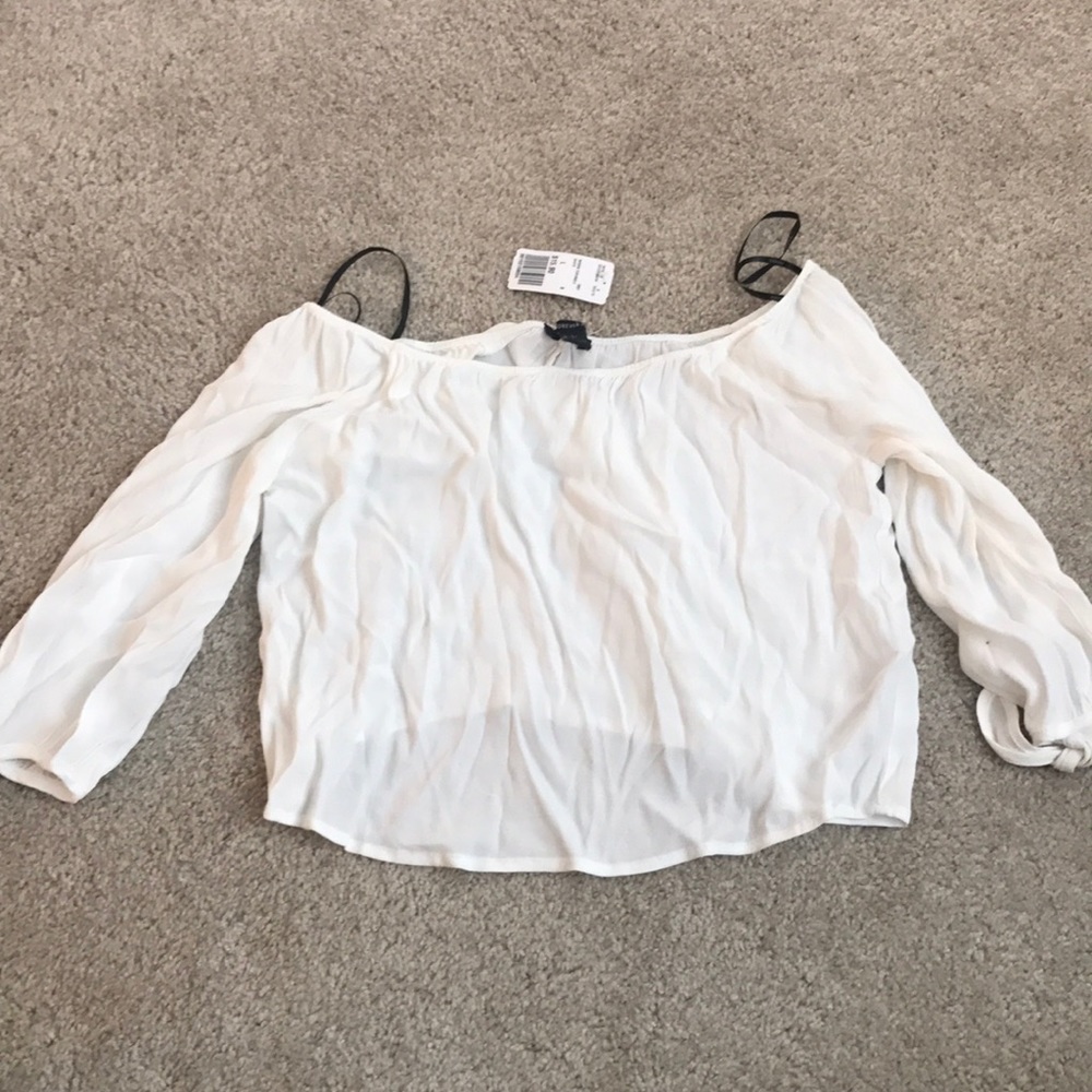 Off shoulder crop